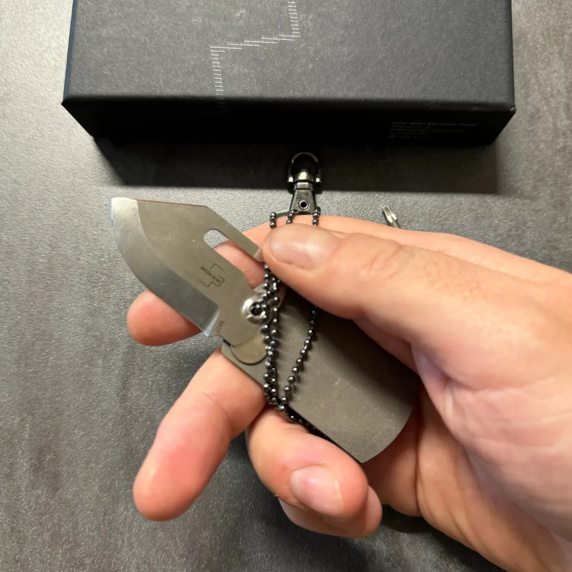 boker_plus__dog_tag__colt_4.webp Boker Plus - Dog Tag - Coltello da Collo