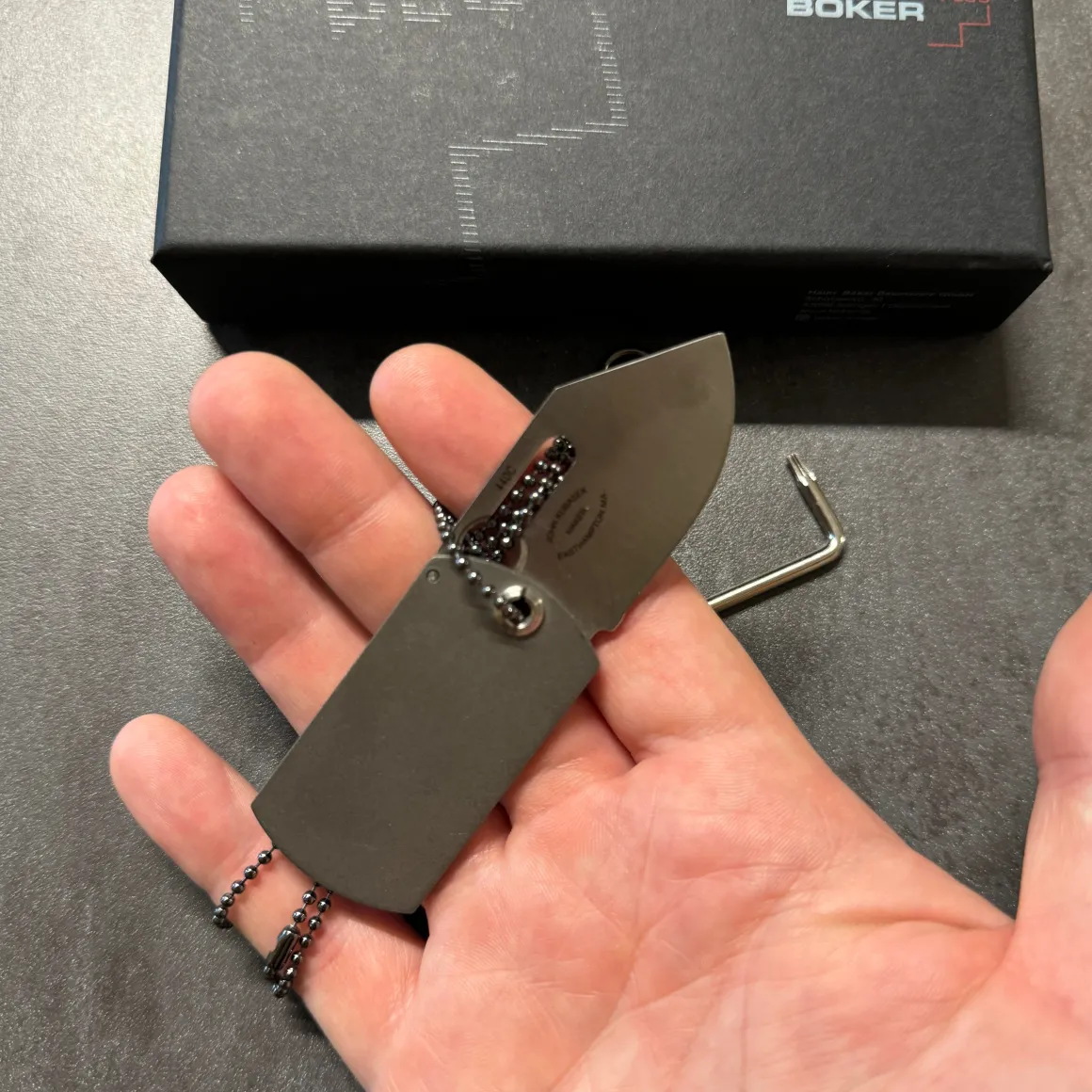 boker_plus__dog_tag__colt_5.webp Boker Plus - Dog Tag - Coltello da Collo