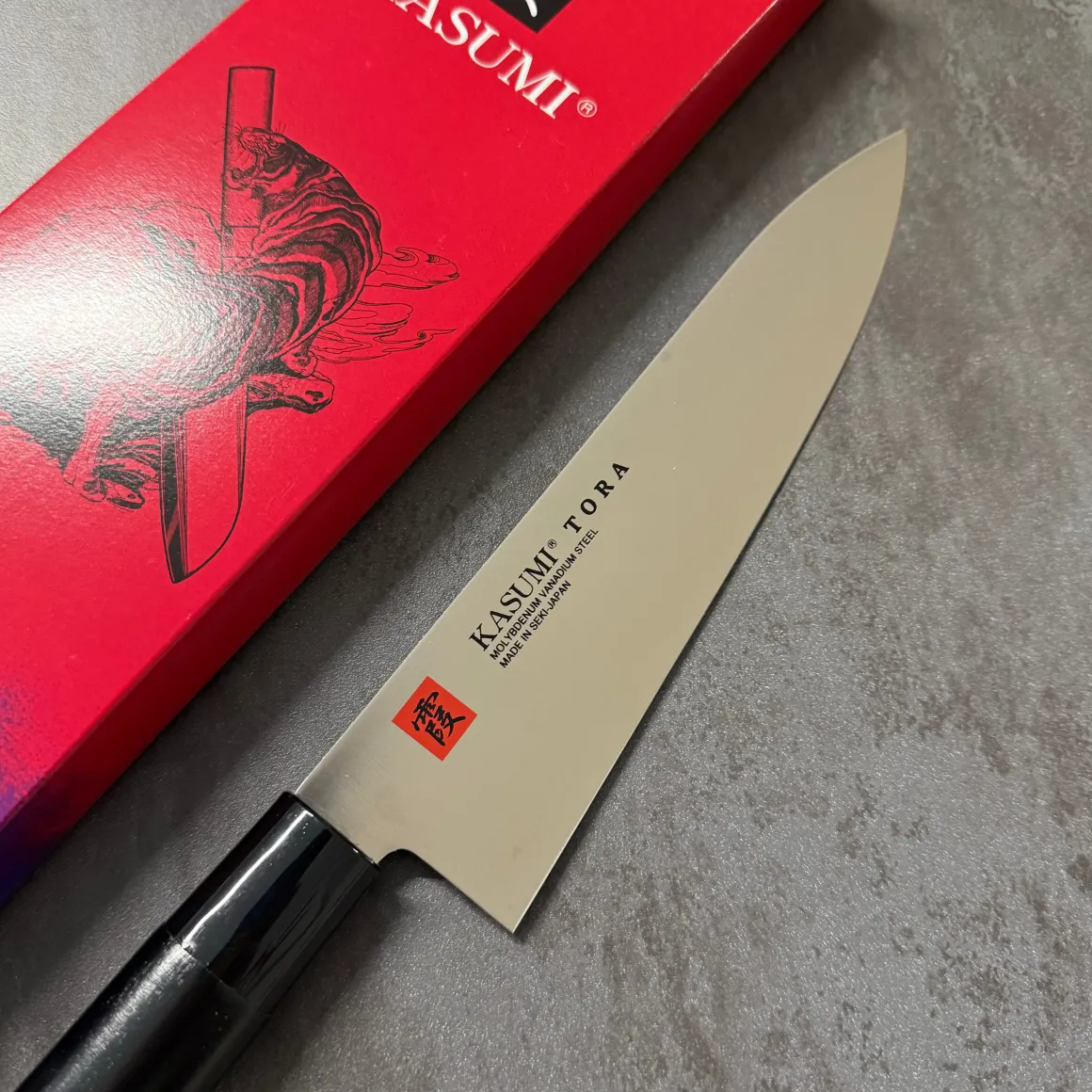 coltello_kasumi_tora__cuo_1.webp Coltello Kasumi Tora - Cuoco 20 Cm