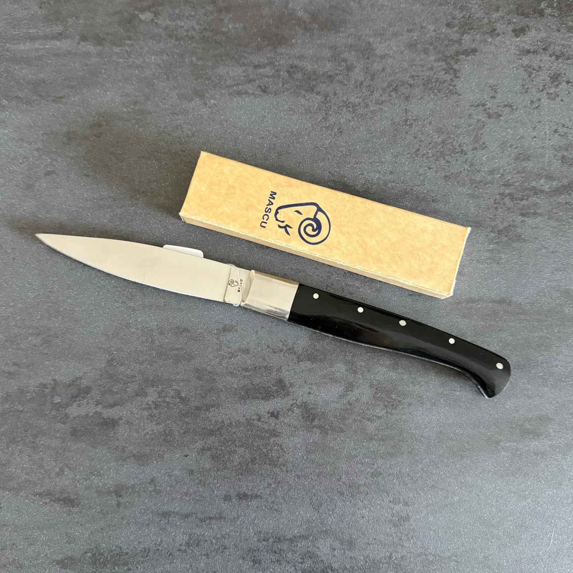 coltello_pattada_corno_ne_0.webp COLTELLO PATTADA CORNO NERO - MASCU