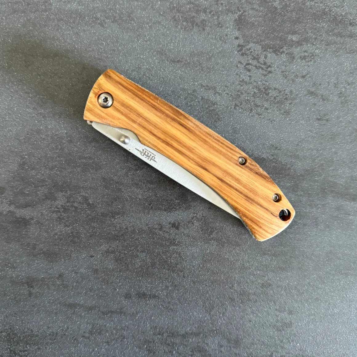 coltello_sportivo__jkr__u_1.webp Coltello Sportivo - JKR - Ulivo