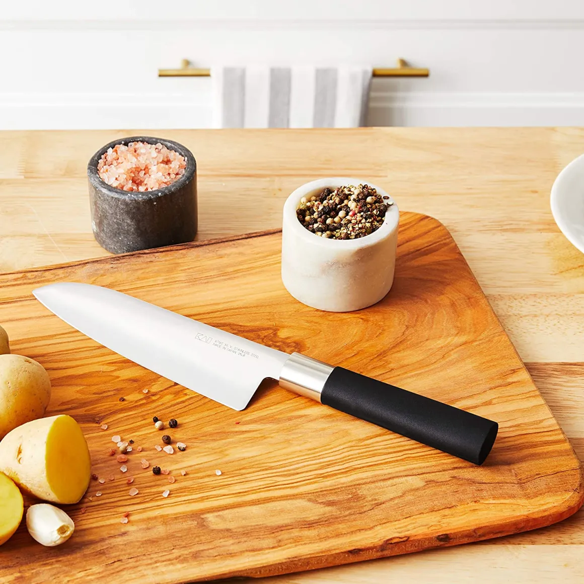 kai_wasabi_black__santoku_3.webp KAI WASABI BLACK - SANTOKU 16,5CM