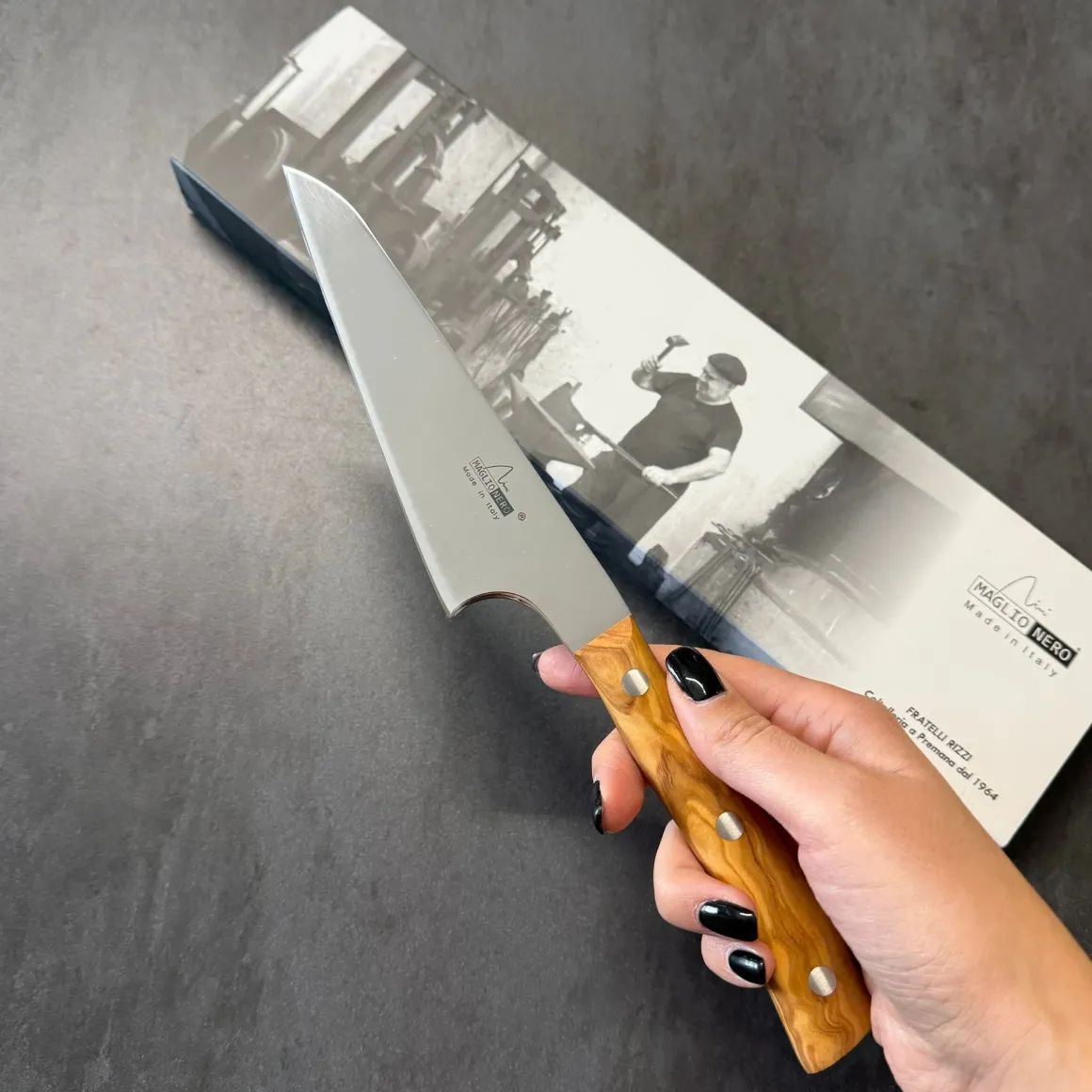 maglionero__coltello_util_3-1.webp MAGLIONERO - COLTELLO UTILITY LINEA ISIDE - 14 CM ULIVO