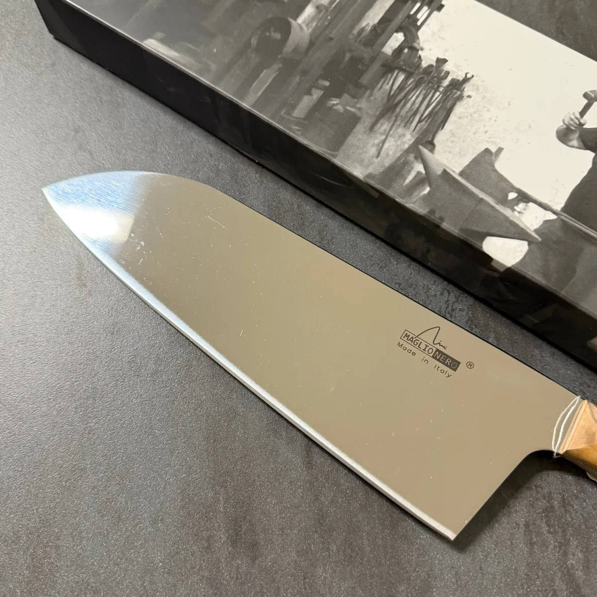 maglionero__maxi_santoku__1-1.webp MAGLIONERO - MAXI SANTOKU ULIVO - 21cm LINEA ISIDE -