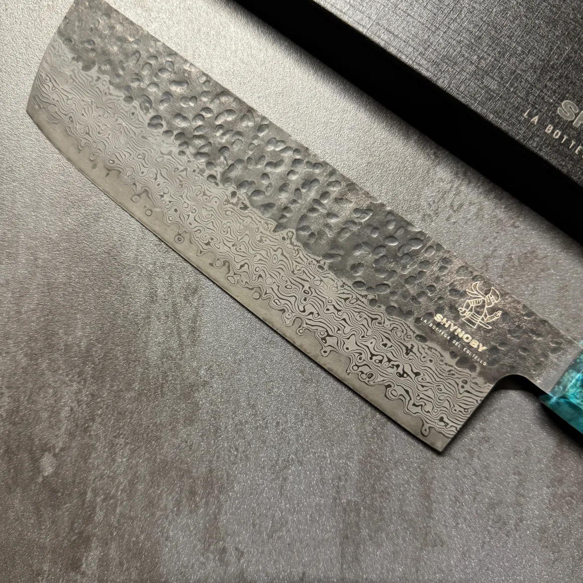 shynoby_hammered_pro__nak_1.webp Shynoby Hammered Pro - Nakiri 18cm
