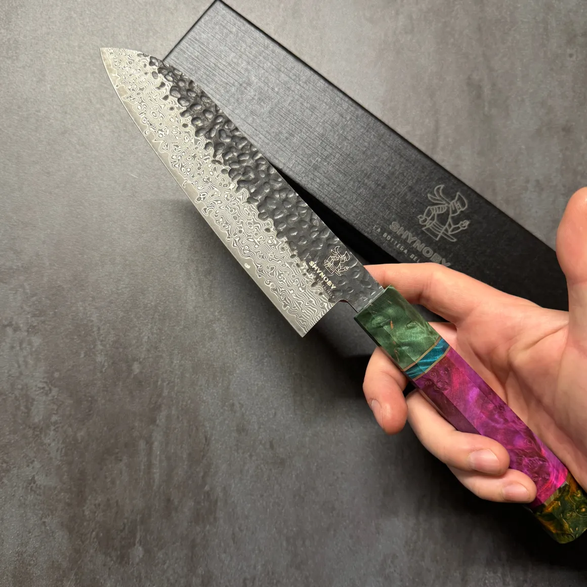 shynoby_hammered_pro__san_3-1.webp Shynoby Hammered Pro - Santoku 18cm
