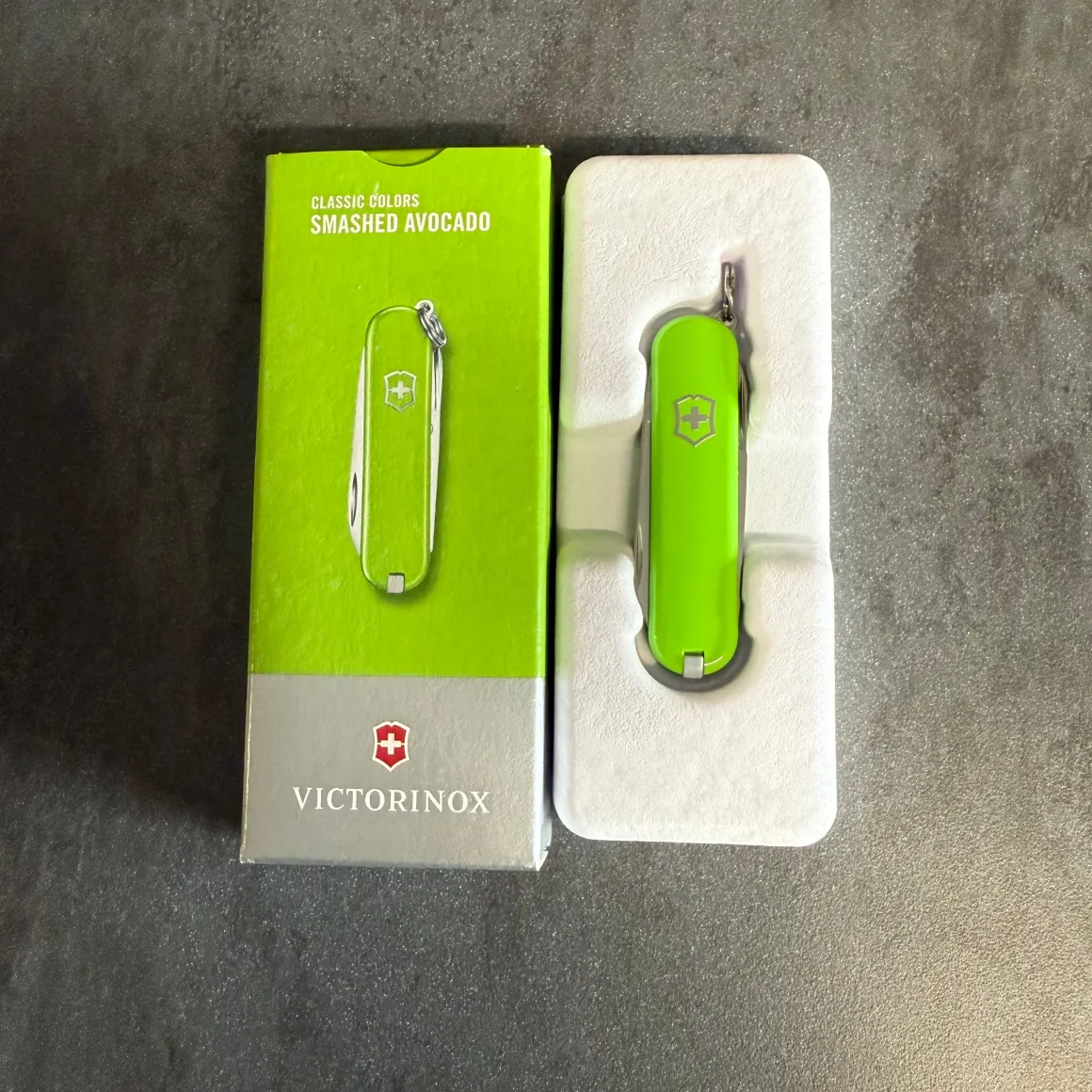 victorinox__classic__smas_0.webp VICTORINOX - CLASSIC - SMASHED AVOCADO